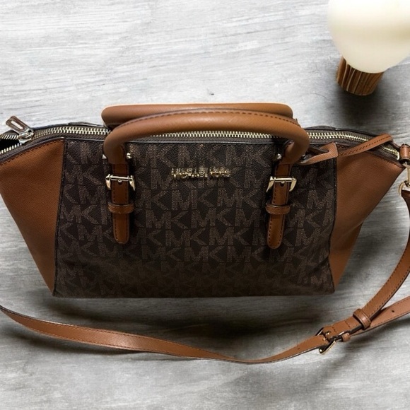 Pre-Owned Like New  MK Signature Ciara Brown Gold Hardware Leather Handbag - Picture 11 of 11